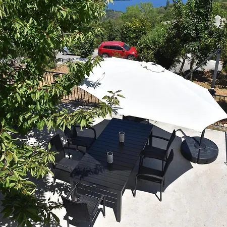 Dendrokipos δενδρόκηπος فندق Mourésion